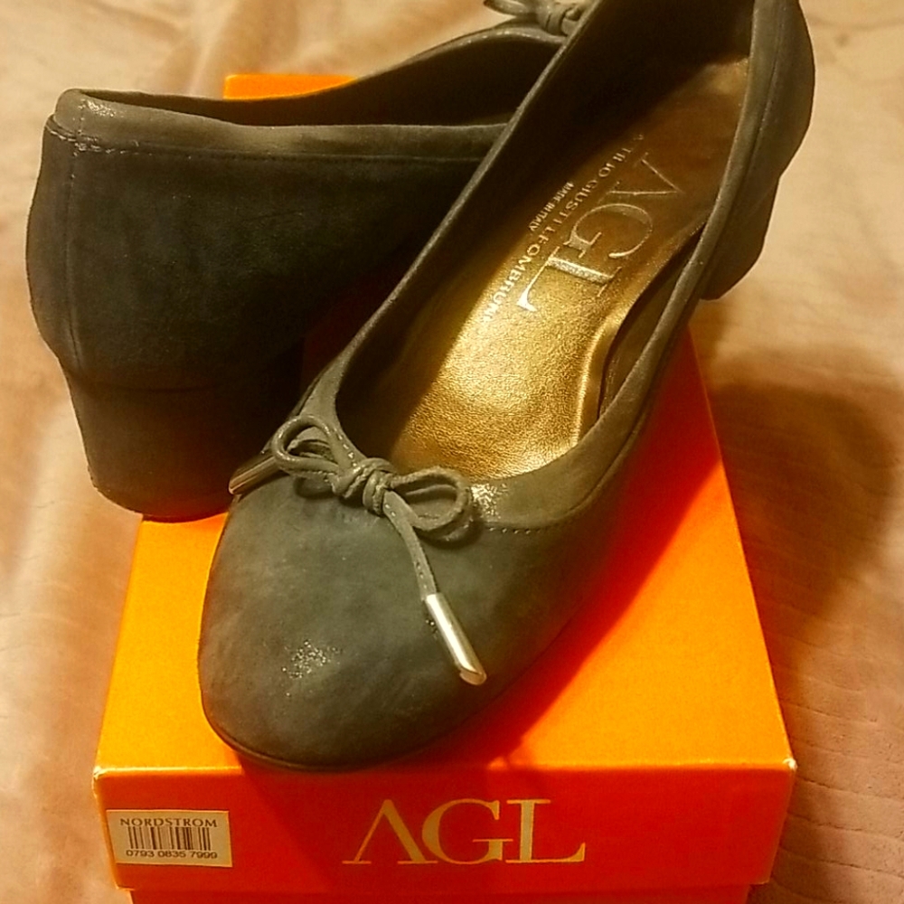AGL low heels